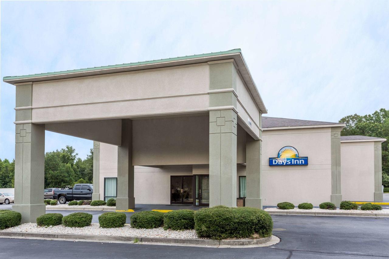 Days Inn By Wyndham Lugoff Exterior foto